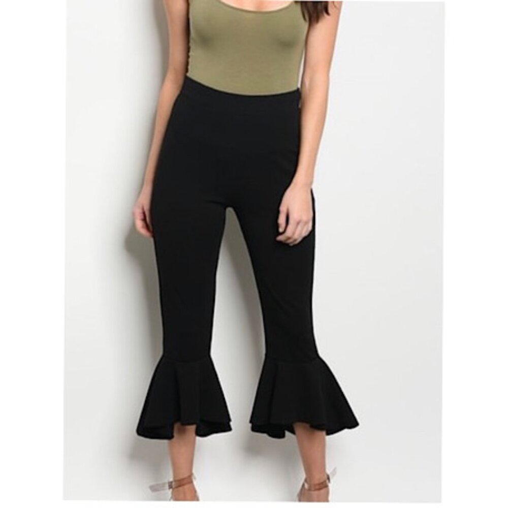 NWT Xtaren Vintage Style  Black Capri  Crop bell hem Pant.